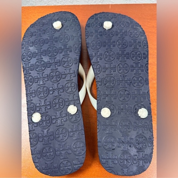 Tory Burch Polka Dot Black Cream Classic Flip Flop
Sandals Size 8.5 - Picture 6 of 6